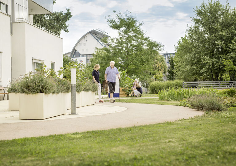 Nordic Walking Lebensqualität Haus der Barmherzigkeit