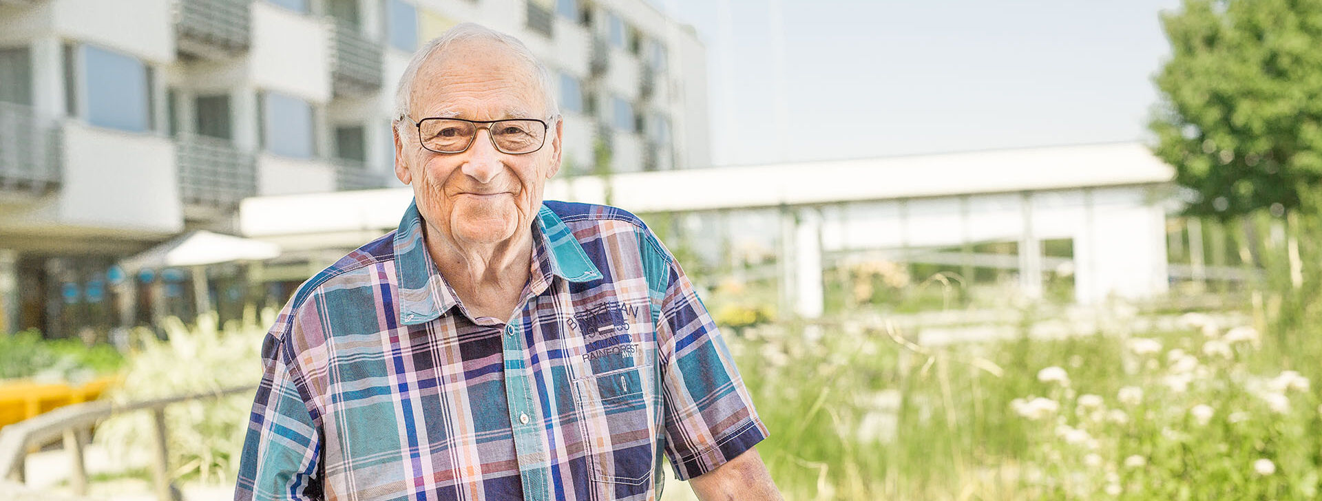 Ein Bewohner vor dem HB Clementinum.