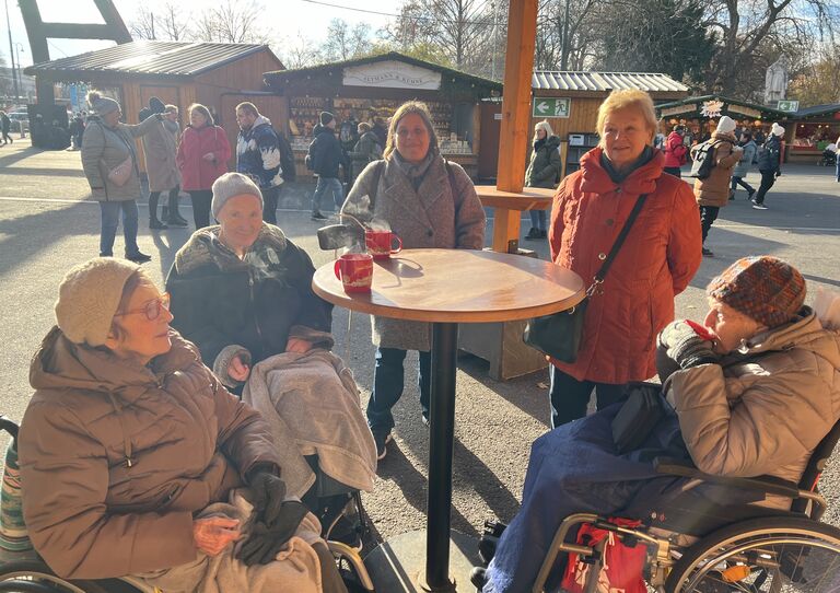 In der Adventzeit ist ein Besuch auf dem Christkindlmarkt ein Muss! In der Adventzeit ist ein Besuch auf dem Christkindlmarkt ein Muss!